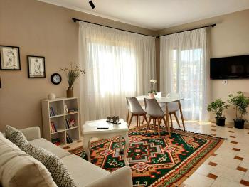 Cozy retreat in the heart of Bllok, Tirana (foto 3)