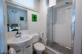 Centrally Located Light-filled Studio w Parking, Auckland (zdjęcie 5)