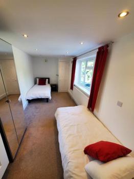 Central Windsor 2 bedroom flat with free parking, Windsor (photo 4)