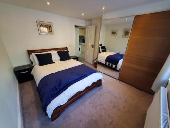 Central Windsor 2 bedroom flat with free parking, Windsor (photo 5)