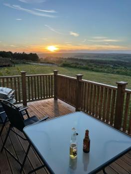 Cuddles & Bubbles Cozy Cabin with jacuzzi spa hot tub, Whitby (Foto 5)