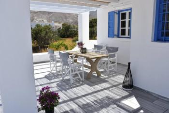 Spacious veranda, house for 3, in the village., Kamari (photo 4)