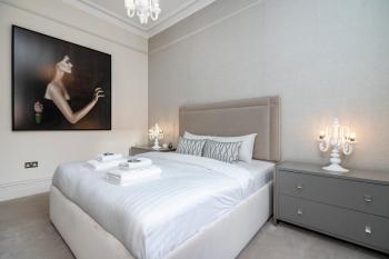 Outstanding 2BR Ground Floor flat in Earl's Court, Londres (foto 3)