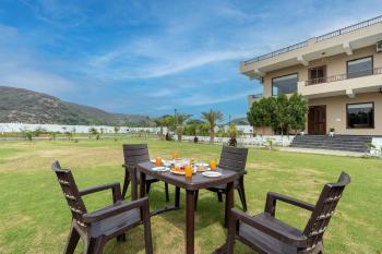 BrookVale Manor by StayVista - Private Pool, BBQ, Views at Haryana, Sohna (fotografie 3)