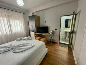 Central room private entry and bathroom, Tirana (photo 2)