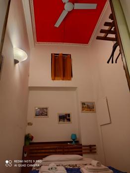 Nella Storica Piazza Carlo III, Neapel (Foto 3)