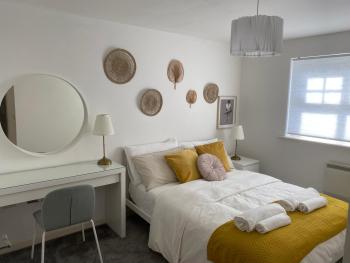 Marine Viewing 2 bedrooms flat, Manchester (photo 2)