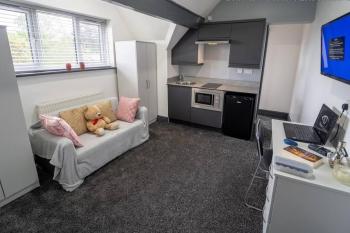 Stunning 1-Bed Studio in Birmingham, Birmingham (photo 2)