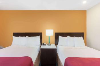 Ramada by Wyndham Culver City, Лос-Анджелес (фото 4)