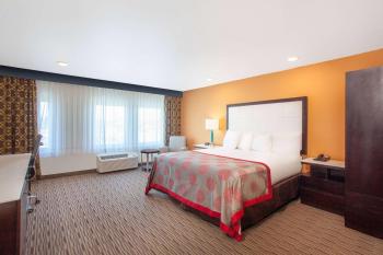 Ramada by Wyndham Culver City, Лос-Анджелес (фото 5)