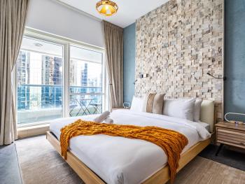 Lakeside Serenity Retreat with Soothing Lake Views, Dubai (photo 2)