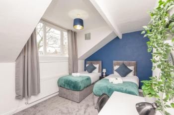 Leeds 4-Bed House - Sleeps 9 Free Parking & WiFi, Leeds (Foto 2)