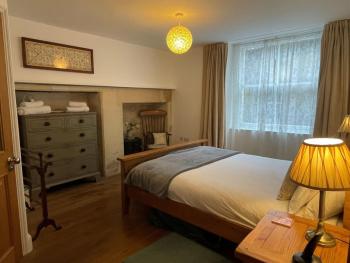 Beautiful 3 Bed Basement Flat With Garden, Bath (photo 4)