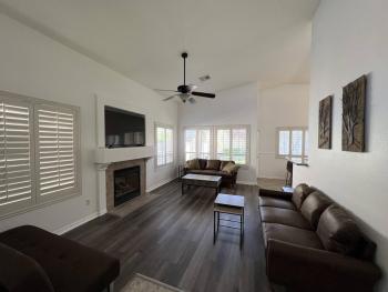 3 Bedroom 2 Bath Oasis in Cozy Neighborhood, Las Vegas (photo 2)