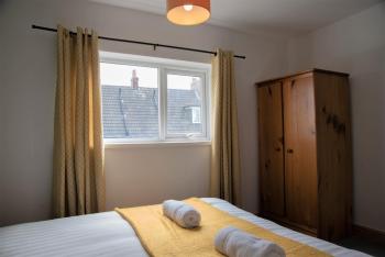 Cottenham - City Centre with Free Private Parking 2 toilets 4 Bedroom Sleeps 8, Newcastle upon Tyne (photo 3)