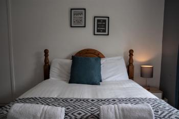 Cottenham - City Centre with Free Private Parking 2 toilets 4 Bedroom Sleeps 8, Newcastle upon Tyne (photo 4)