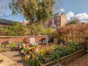 Wonky Cottage with amazing garden - Pass the Keys, Leeds (photo 2)