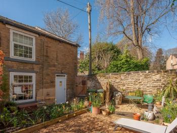 Wonky Cottage with amazing garden - Pass the Keys, Leeds (photo 4)