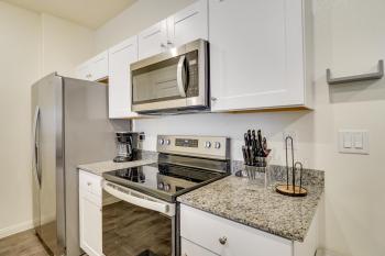 Inviting Henderson Townhome with Community Pool!, Las Vegas (photo 2)