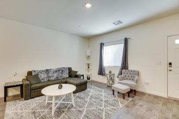 Inviting Henderson Townhome with Community Pool!, Las Vegas (photo 5)