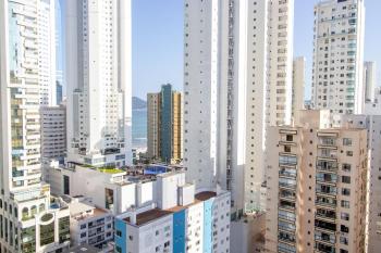 LUG143B - Próx a Roda Gigante, 2 Dorm, Climatizado, Cabeçudas (photo 2)