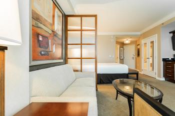 MGM Signature, Centrally Located, Strip Views NO RESORT FEE, Las Vegas (photo 5)