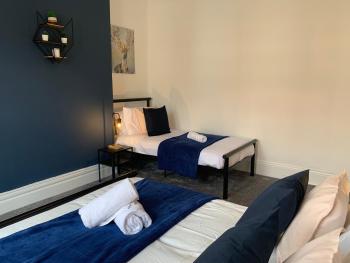 Windsor 4 - Spacious beautiful 4 bdrm maisonette nr Ncle free wifi free parking, Gateshead (photo 3)