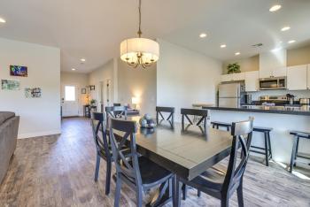 Updated Las Vegas House: Patio & Solar Heated Pool, Las Vegas (photo 5)