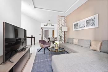A Living Modern 1BR Apartment with Balcony & Canal View at Prive-517 Business Bay, Dubai (photo 2)