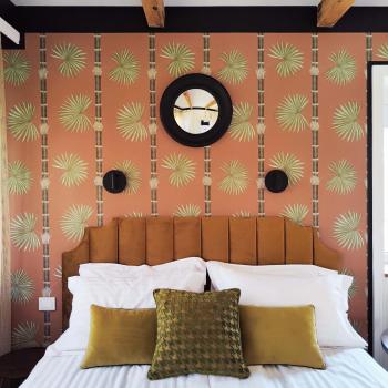 Suite with private bathroom at three bedroom interwar Villa Grabyte with daily spaces to share by pine forest on the bank of the river- 8min by car from old town, Kaunas (photo 3)
