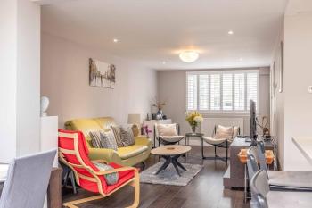 Central Windsor, 5 mins to Legoland, Driveway - By Tempstay, Windsor (photo 3)