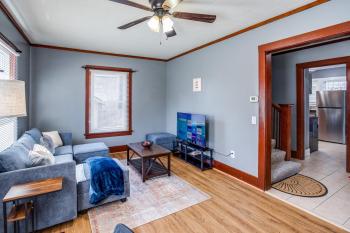 Spacious Home with In-Unit Laundry, Parking, 1GB WiFi, & Patio Deck, Rochester (foto 3)