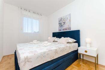 Two bedroom apartment Smile with spacious terrace and secure private garage, Split (photo 2)