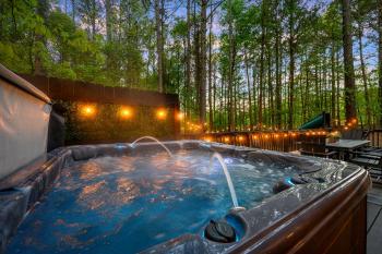 Hickory Bear - Cabin surrounded by pines, Sleeps 10, Hot Tub, Fire Pit, Arcade, Foosball Table & Deck Slide, Broken Bow (fotografie 5)