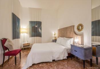 Billie's Flat RED - art & design apt in Verona historic centre, Verona (foto 5)