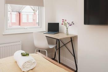 Newly Renovated Modern 4 Bed 3 Bath Apartment London, Londyn (zdjęcie 4)