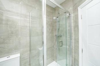Newly Renovated Modern 4 Bed 3 Bath Apartment London, Londyn (zdjęcie 5)