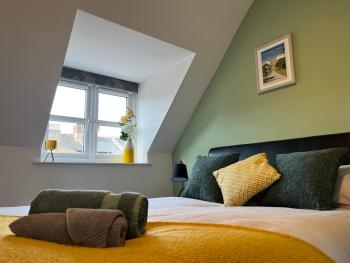 Hidden Gem with Free Parking, Windsor (photo 2)