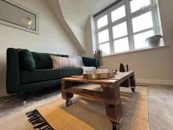 Hidden Gem with Free Parking, Windsor (photo 5)