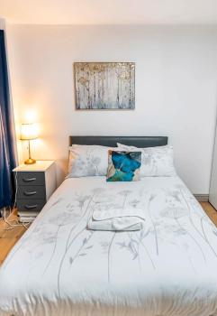 Double Bed Room in Flat near Birmingham City Centre, Birmingham (photo 2)