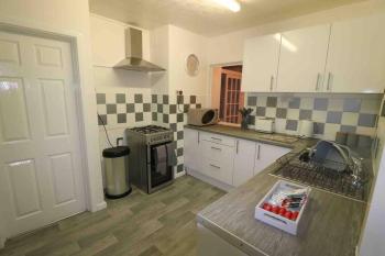 Spacious three bedroom house with off road parking, Birmingham (fotografie 2)