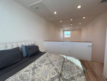 Modern One-Bed Loft in Hollywood Sign View & Free Parking, Los Angeles (fotografie 3)
