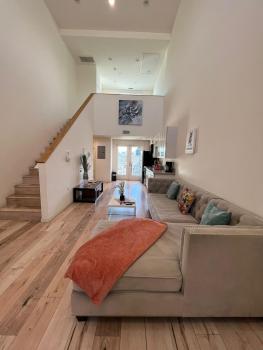 Modern One-Bed Loft in Hollywood Sign View & Free Parking, Los Angeles (fotografie 2)