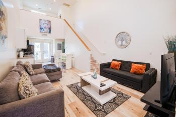 Chic 1-Bed Hollywood Loft Iconic Sign Views & Private Parking, Los Angeles (fotografie 3)