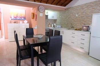 Magnólia - Casa com dois quartos junto ao mar - Renovada em 2023, Mosteiros (Foto 4)
