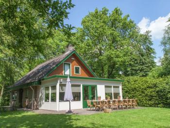 Waterfront Chalet with Sunny Terrace, De Bult (fotografie 4)