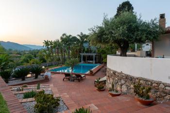 Villa with pool & jacuzzi, Taormina (foto 4)