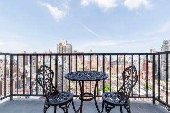 UES Studio w Balcony Gym Doorman NYC-89, New York (Foto 4)