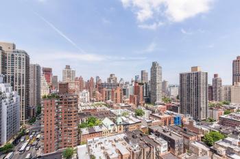 UES Studio w Balcony Gym Doorman NYC-89, New York (Foto 5)