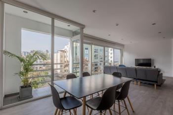 Luxury 2BR with Balcony Near Larcomar, Лима (фото 2)